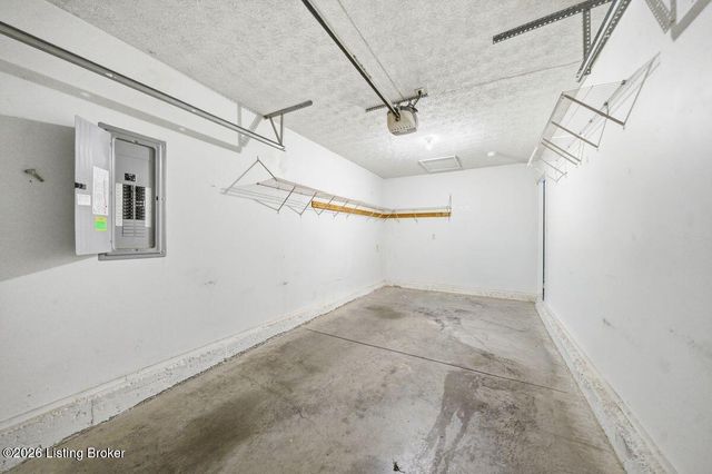 7006 Little Oak Ct, Louisville, KY 40291