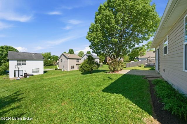 7006 Little Oak Ct, Louisville, KY 40291