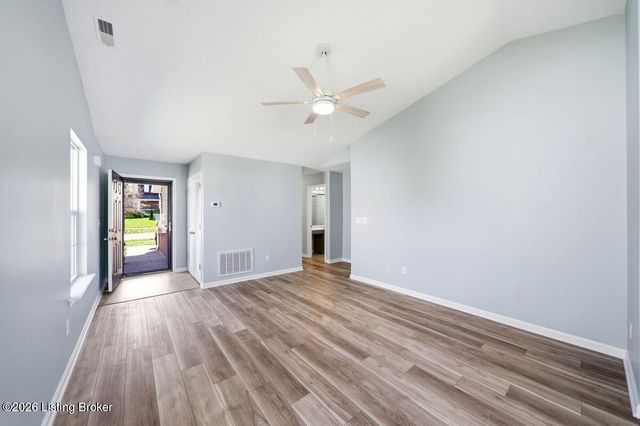 7006 Little Oak Ct, Louisville, KY 40291