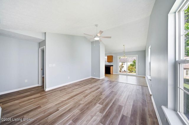 7006 Little Oak Ct, Louisville, KY 40291