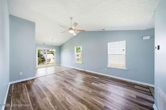 7006 Little Oak Ct, Louisville, KY 40291