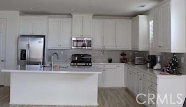 12454 Pinos Verde Lane, Victorville, CA 92392