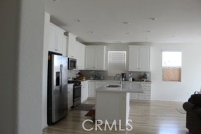 12454 Pinos Verde Lane, Victorville, CA 92392