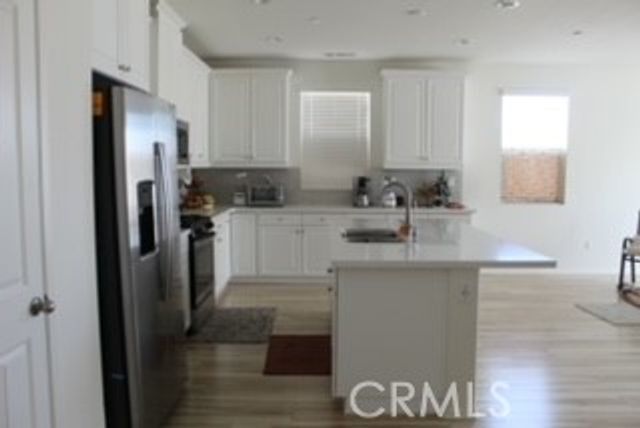 12454 Pinos Verde Lane, Victorville, CA 92392