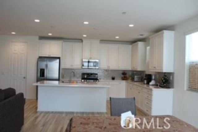 12454 Pinos Verde Lane, Victorville, CA 92392