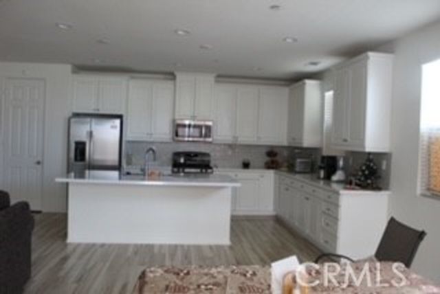 12454 Pinos Verde Lane, Victorville, CA 92392