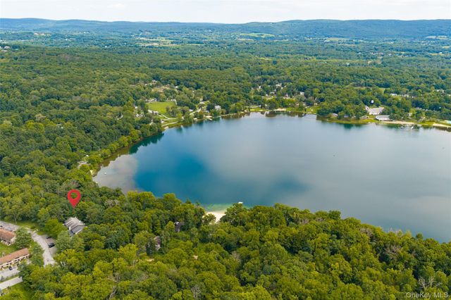 1905 Chelsea Cove S, Hopewell Junction, NY 12533