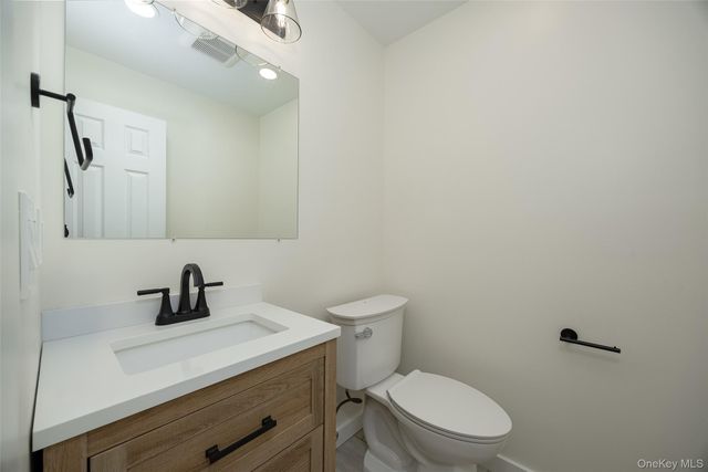 1905 Chelsea Cove S, Hopewell Junction, NY 12533