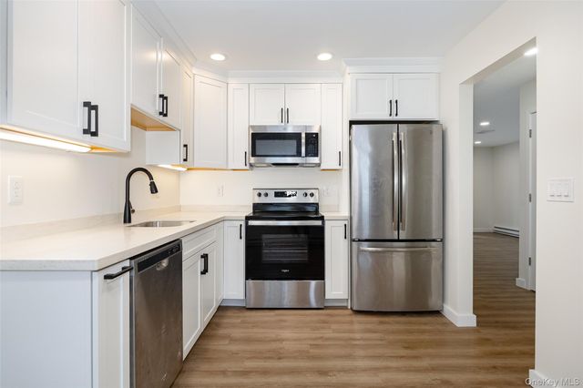 1905 Chelsea Cove S, Hopewell Junction, NY 12533