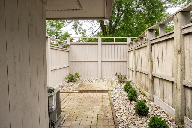 1905 Chelsea Cove S, Hopewell Junction, NY 12533