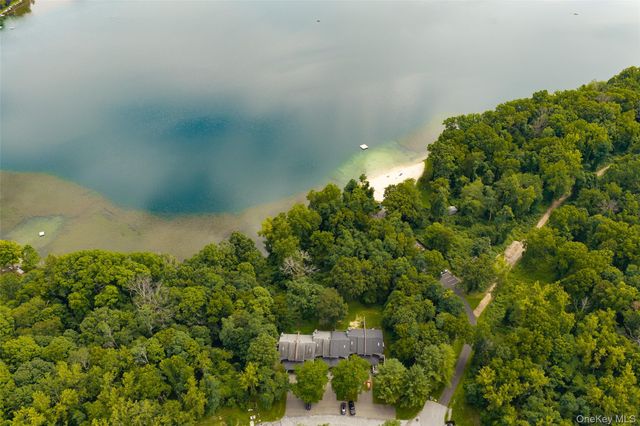 1905 Chelsea Cove S, Hopewell Junction, NY 12533