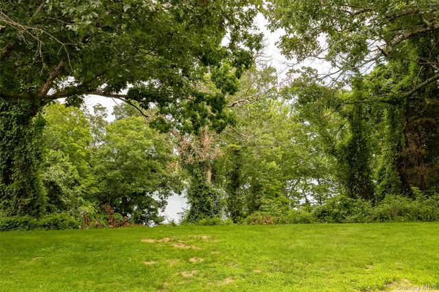 1905 Chelsea Cove S, Hopewell Junction, NY 12533