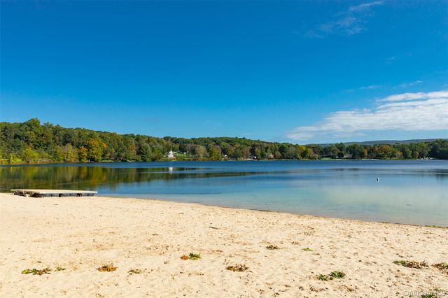 1905 Chelsea Cove S, Hopewell Junction, NY 12533