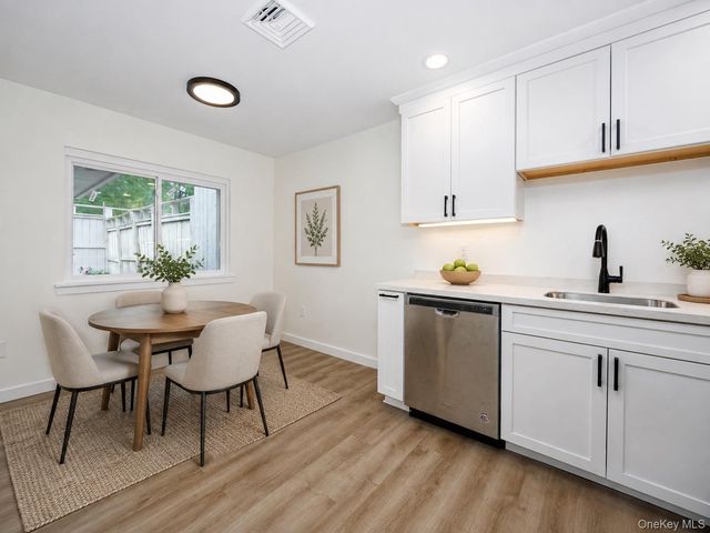 1905 Chelsea Cove S, Hopewell Junction, NY 12533