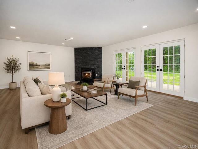1905 Chelsea Cove S, Hopewell Junction, NY 12533