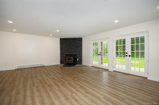 1905 Chelsea Cove S, Hopewell Junction, NY 12533