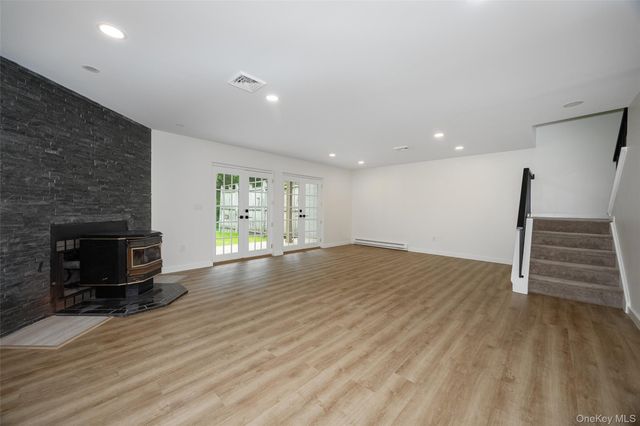1905 Chelsea Cove S, Hopewell Junction, NY 12533