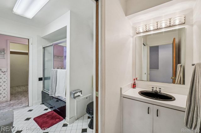 27480 Grobbel Drive, Warren, MI 48092