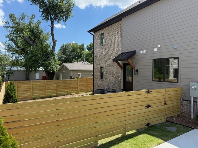 1310 Bella Vista Road, Bentonville, AR 72712