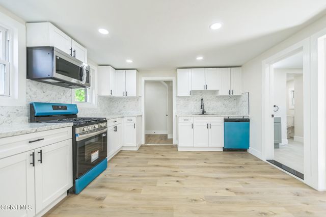 889 Yorkston Street, Schenectady, NY 12303