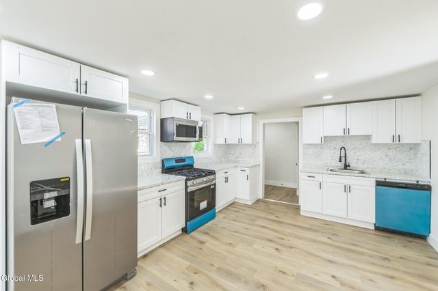 889 Yorkston Street, Schenectady, NY 12303