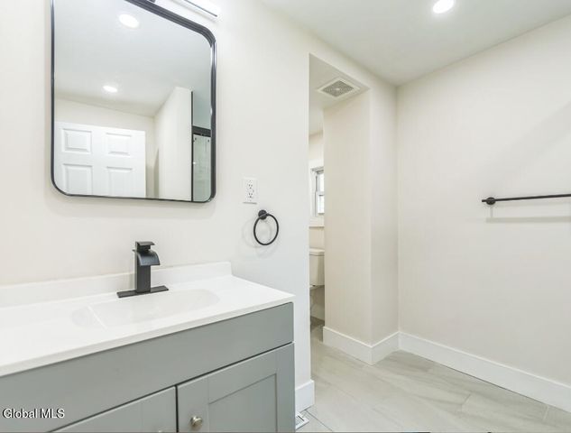 889 Yorkston Street, Schenectady, NY 12303