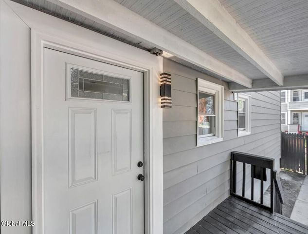 889 Yorkston Street, Schenectady, NY 12303