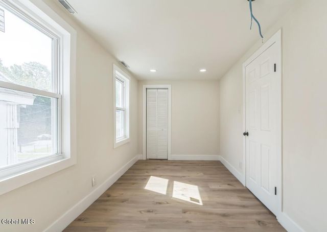 889 Yorkston Street, Schenectady, NY 12303