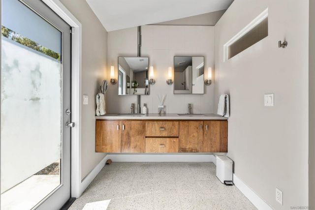 1041 Saint Albans 1, Encinitas, CA 92024