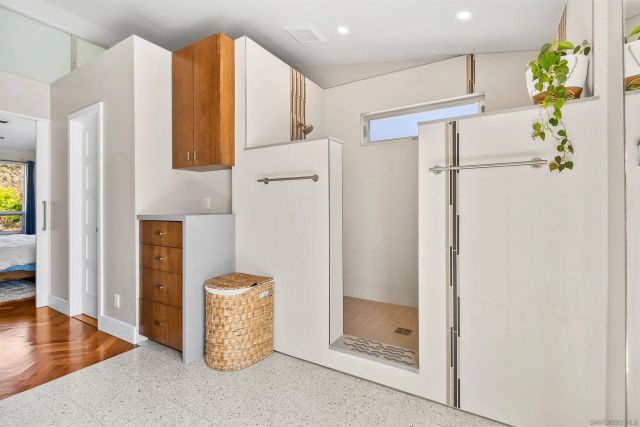 1041 Saint Albans 1, Encinitas, CA 92024