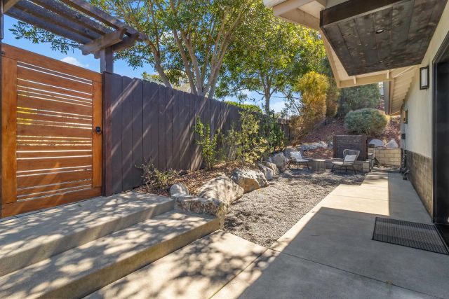1041 Saint Albans 1, Encinitas, CA 92024