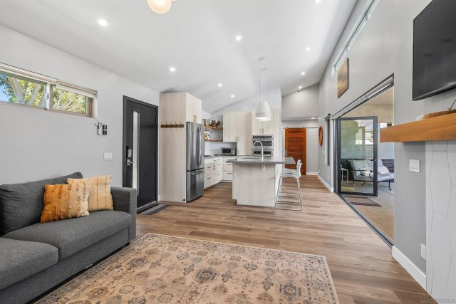1041 Saint Albans 1, Encinitas, CA 92024