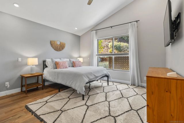 1041 Saint Albans 1, Encinitas, CA 92024