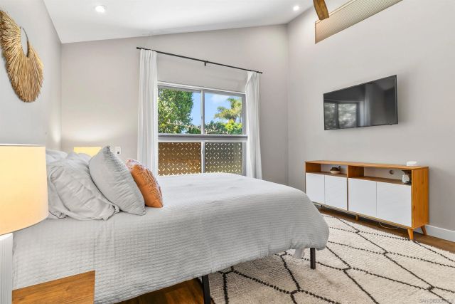1041 Saint Albans 1, Encinitas, CA 92024