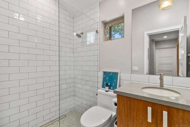 1041 Saint Albans 1, Encinitas, CA 92024