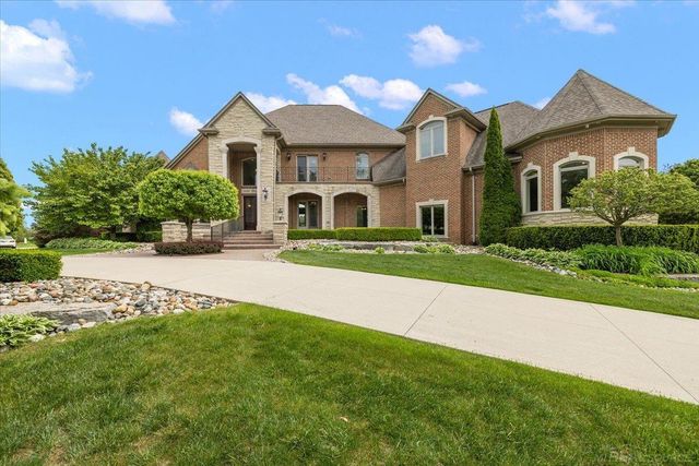 54245 Queensborough Drive, Shelby Twp, MI 48315