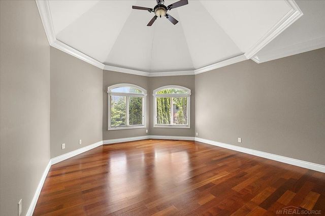 54245 Queensborough Drive, Shelby Twp, MI 48315