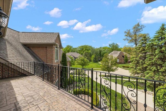 54245 Queensborough Drive, Shelby Twp, MI 48315