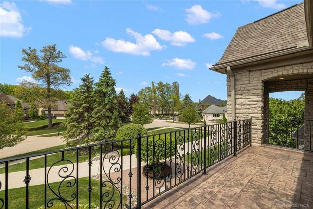54245 Queensborough Drive, Shelby Twp, MI 48315