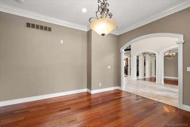 54245 Queensborough Drive, Shelby Twp, MI 48315