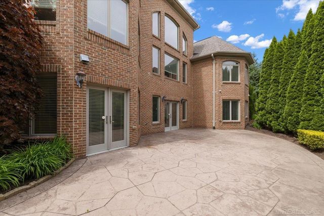 54245 Queensborough Drive, Shelby Twp, MI 48315
