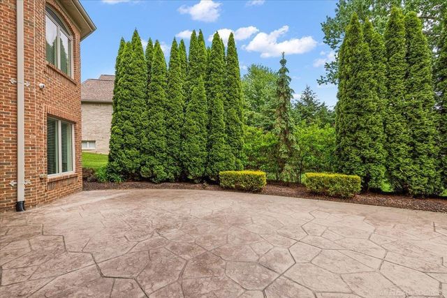 54245 Queensborough Drive, Shelby Twp, MI 48315