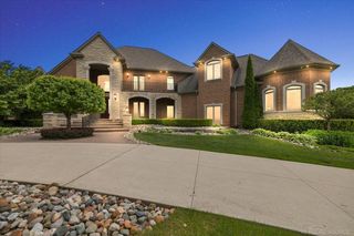 54245 Queensborough Drive, Shelby Twp, MI 48315