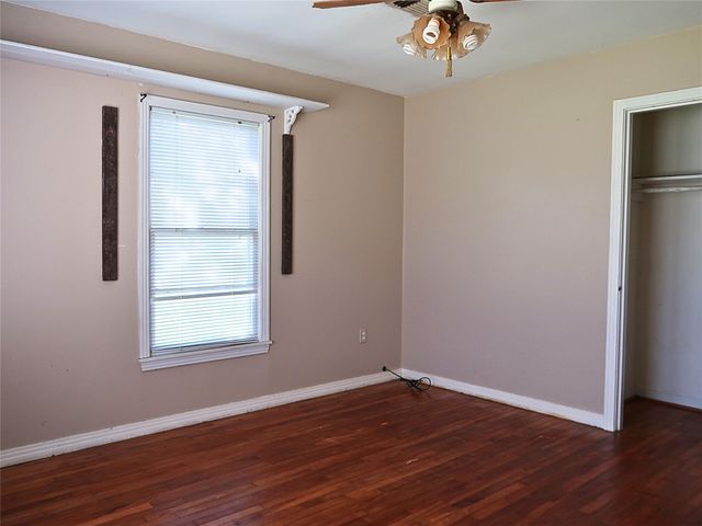 1310 N Commerce Street, Baytown, TX 77520