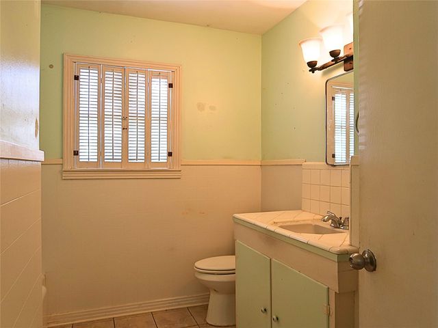 1310 N Commerce Street, Baytown, TX 77520
