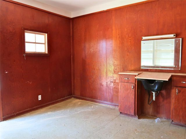 1310 N Commerce Street, Baytown, TX 77520