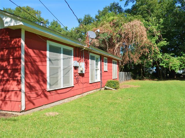 1310 N Commerce Street, Baytown, TX 77520