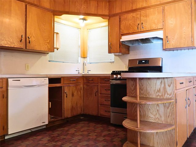 1310 N Commerce Street, Baytown, TX 77520