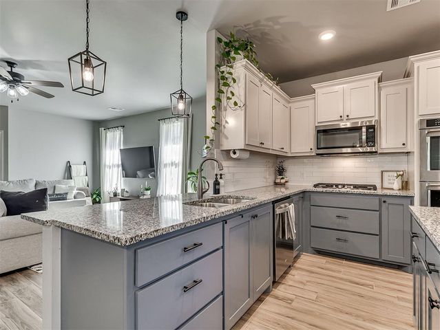 17773 Walnut Creek Road, Edmond, OK 73012