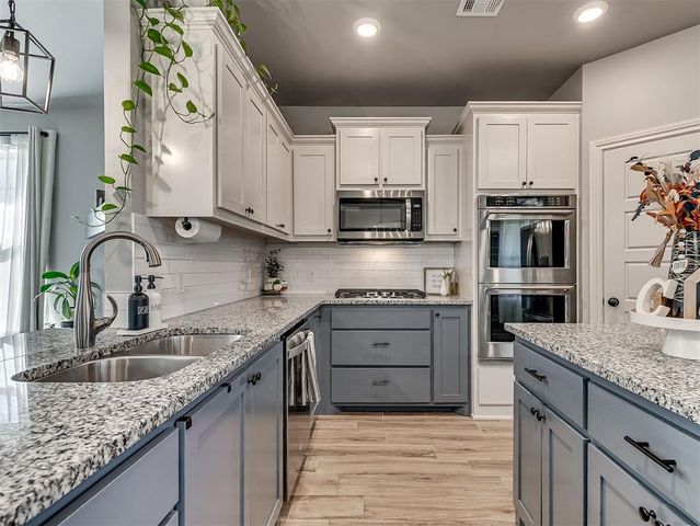 17773 Walnut Creek Road, Edmond, OK 73012